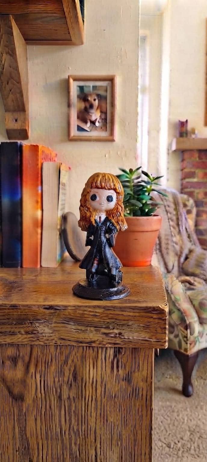 🧙♀️✨ Kızıl Kız Figürü
